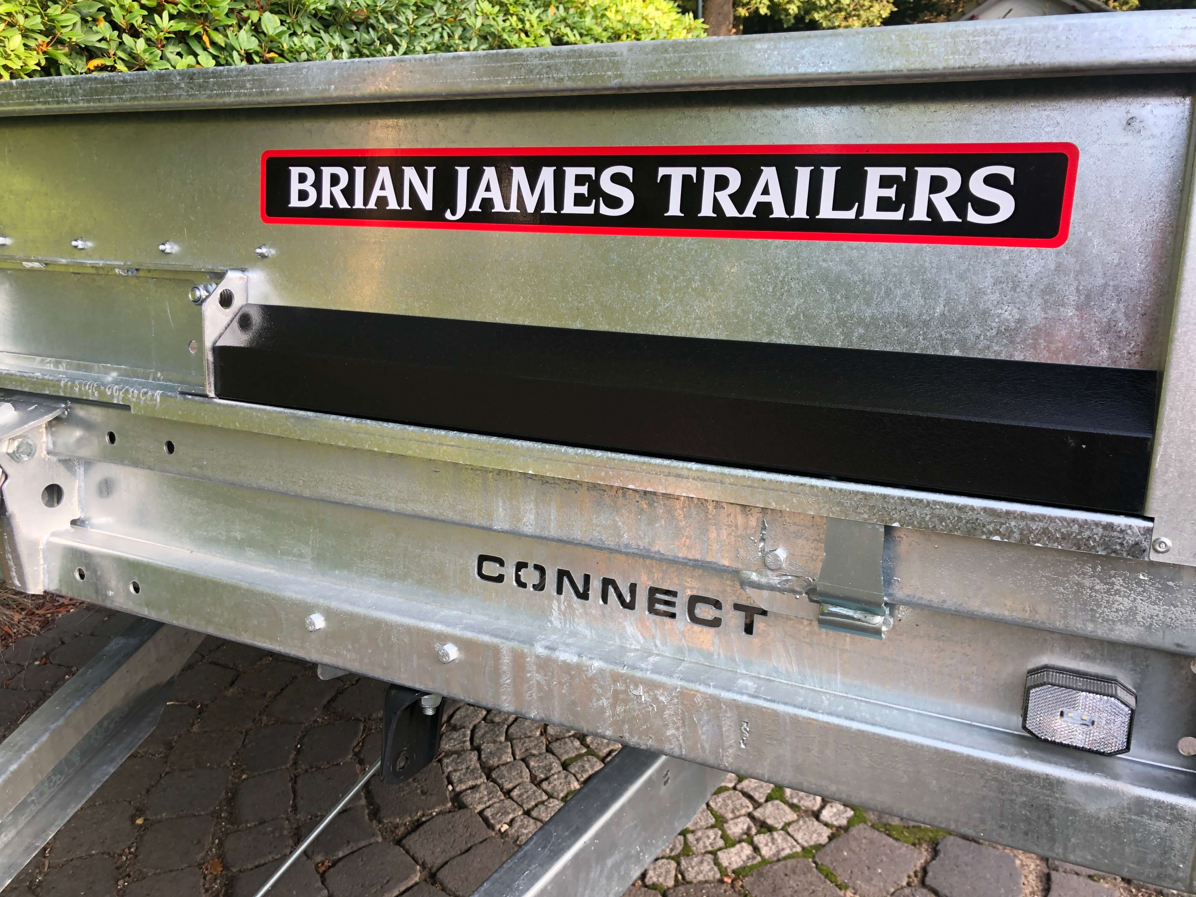 brian-james-cargo-connect-black-machine-transporter